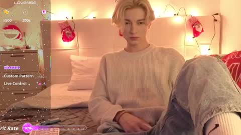 Snapshot of fiachand chatting on 01-05-26, 09:51 Thomas online show from 01-05-26, 09:51