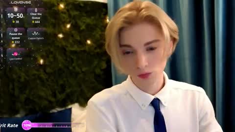 Snapshot of fiachand chatting on 02-12-26, 11:05 Thomas online show from 02-12-26, 11:05