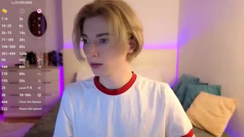 Snapshot of fiachand chatting on 02-25-26, 03:21 Thomas online show from 02-25-26, 03:21