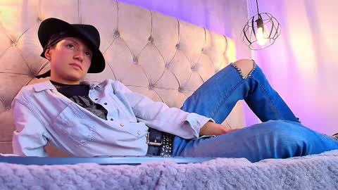   online show from 11-06-25, 08:21