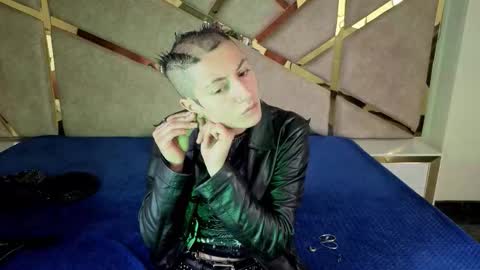   online show from 12-02-25, 12:54