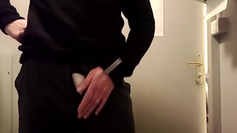 Snapshot of fifi010203 chatting on 12-19-24, 05:51 fifi010203 online show from 12-19-24, 05:51