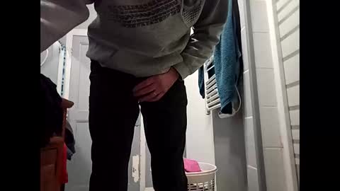 Snapshot of fifi010203 chatting on 12-01-25, 06:46 fifi010203 online show from 12-01-25, 06:46