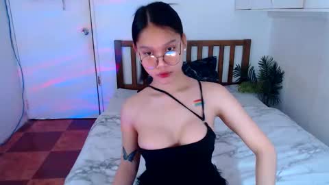 Snapshot of filipina_sassyqirl19xxx chatting on 09-18-25, 08:16 sweet online show from 09-18-25, 08:16