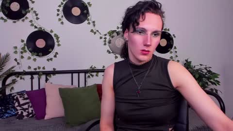 Honey Ill be waiting for you Tue Wed Thu Fri Sat Sun 10am-5pm online show from 01-25-25, 10:08