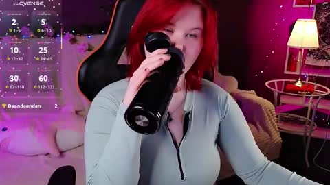 Snapshot of fillisfire chatting on 10-17-25, 04:31 - online show from 10-17-25, 04:31