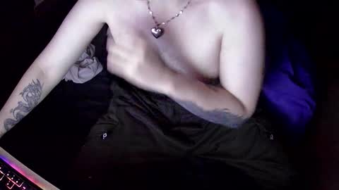 Snapshot of findiryts_2 chatting on 10-13-25, 04:34 Alice and Max online show from 10-13-25, 04:34