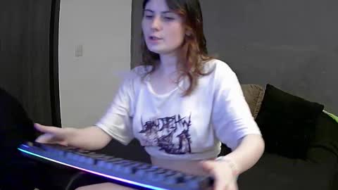 Snapshot of findiryts_2 chatting on 10-23-25, 02:44 Alice and Max online show from 10-23-25, 02:44