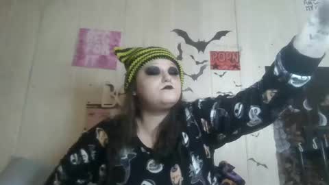 Snapshot of findommefoxi chatting on 10-28-25, 11:14 findommefoxi online show from 10-28-25, 11:14