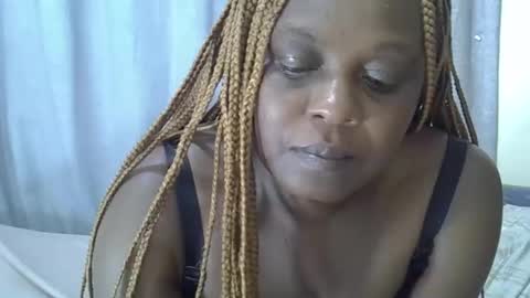 fineassrae online show from 10-22-25, 10:20
