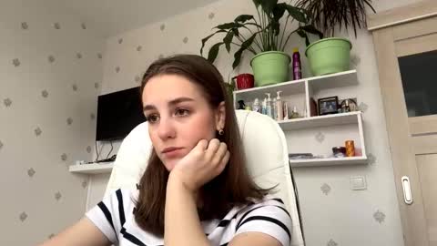 Keite wanna play  Meow online show from 11-19-25, 09:31