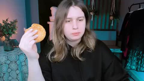 fiora online show from 02-28-25, 09:25