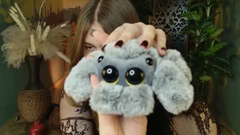 fiora online show from 11-21-25, 06:12