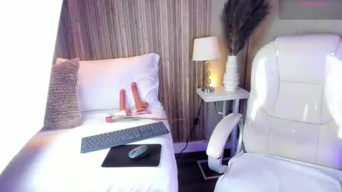 Snapshot of fiorelaston chatting on 02-15-26, 04:09 Fiorela online show from 02-15-26, 04:09