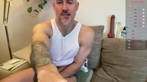 Snapshot of fit_rubinho chatting on 12-29-24, 08:44 Rubn online show from 12-29-24, 08:44