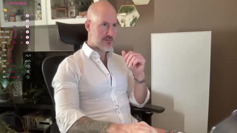 Snapshot of fit_rubinho chatting on 12-31-24, 08:37 Rubn online show from 12-31-24, 08:37