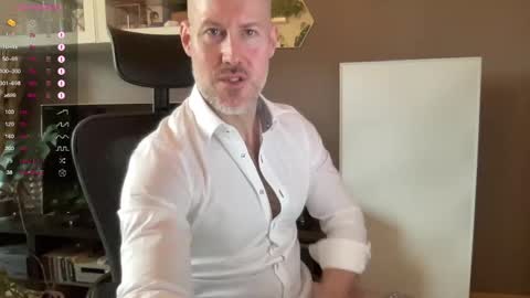 Snapshot of fit_rubinho chatting on 12-31-24, 12:36 Rubn online show from 12-31-24, 12:36