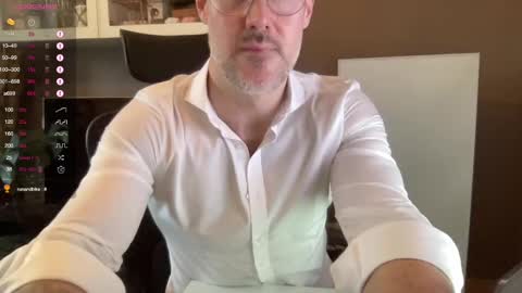 Snapshot of fit_rubinho chatting on 01-09-25, 09:06 Rubn online show from 01-09-25, 09:06