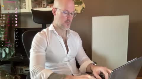 Snapshot of fit_rubinho chatting on 01-22-25, 08:51 Rubn online show from 01-22-25, 08:51