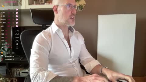 Snapshot of fit_rubinho chatting on 02-05-25, 12:27 Rubn online show from 02-05-25, 12:27