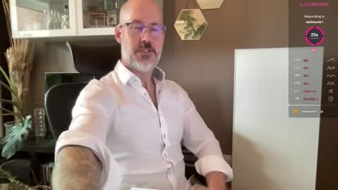 Snapshot of fit_rubinho chatting on 10-31-25, 09:21 Rubn online show from 10-31-25, 09:21