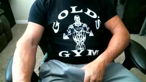Snapshot of fitguy40 chatting on 10-22-25, 06:51 fitguy40 online show from 10-22-25, 06:51