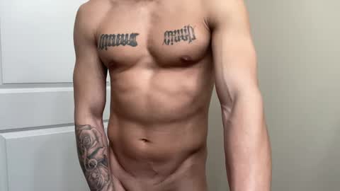 Snapshot of fithornyandtatted chatting on 01-20-25, 09:53 fithornyandtatted online show from 01-20-25, 09:53