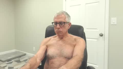 Snapshot of fitman999 chatting on 12-02-24, 01:14 Jon online show from 12-02-24, 01:14