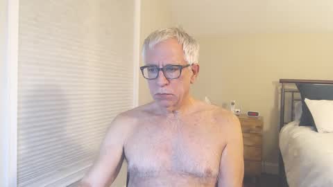 Snapshot of fitman999 chatting on 01-01-25, 03:56 Jon online show from 01-01-25, 03:56