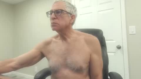 Snapshot of fitman999 chatting on 01-06-25, 01:20 Jon online show from 01-06-25, 01:20