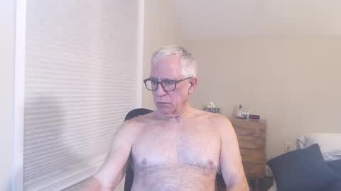 Snapshot of fitman999 chatting on 02-05-25, 02:29 Jon online show from 02-05-25, 02:29