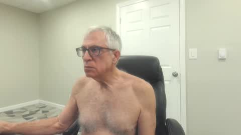 Snapshot of fitman999 chatting on 03-01-25, 03:10 Jon online show from 03-01-25, 03:10