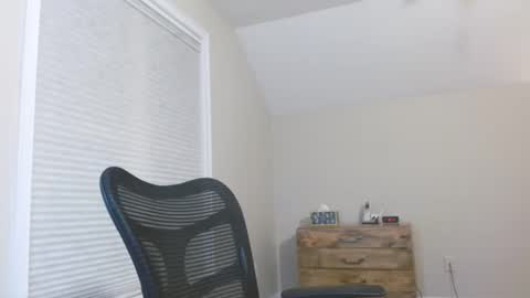 Snapshot of fitman999 chatting on 03-10-25, 12:18 Jon online show from 03-10-25, 12:18