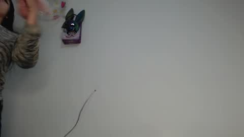 Snapshot of flamebond_room chatting on 10-15-25, 12:05 tteo Sienna online show from 10-15-25, 12:05