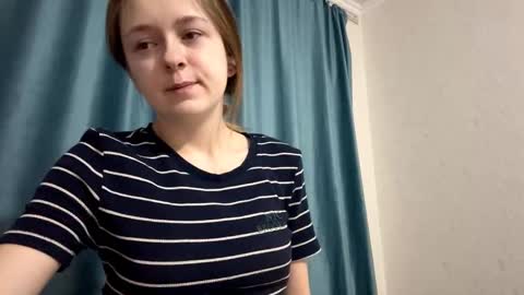 Snapshot of fleshpoetry chatting on 02-27-26, 01:16 Emma online show from 02-27-26, 01:16