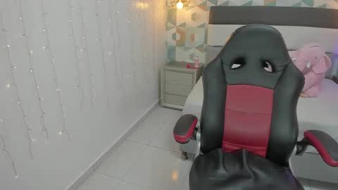   FLEUR   online show from 01-29-25, 07:11