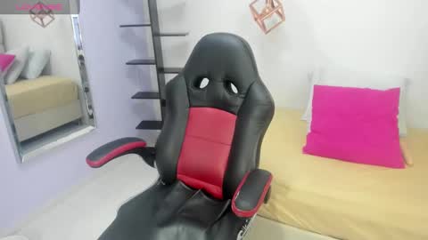   FLEUR   online show from 02-15-25, 07:17