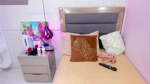   FLEUR   online show from 10-17-25, 07:27