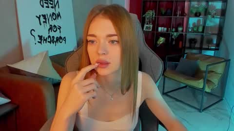 Flexyfoxy online show from 10-19-25, 05:30