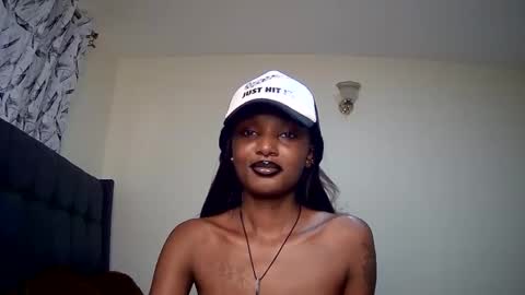 Snapshot of flirtyy_sheery chatting on 01-05-25, 01:04 sheery online show from 01-05-25, 01:04