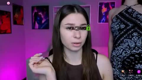 Snapshot of flora_ri chatting on 11-13-25, 10:25 just ask me online show from 11-13-25, 10:25