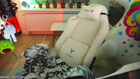 Snapshot of floralporn chatting on 03-06-25, 11:53 Flora Pepega online show from 03-06-25, 11:53