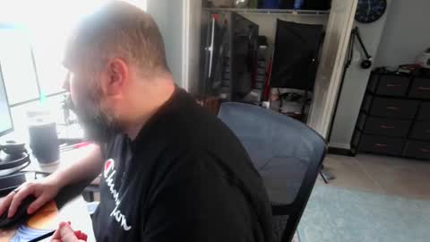 Snapshot of floridabearlive chatting on 10-26-25, 09:53 FloridaBearLive online show from 10-26-25, 09:53