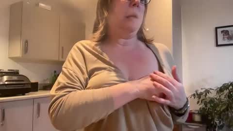 Snapshot of flossyishot chatting on 01-14-25, 10:23 flossyishot online show from 01-14-25, 10:23