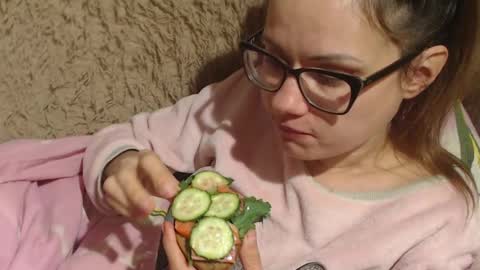 say meow and send tip  online show from 12-02-24, 12:30