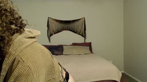 FlowQueen online show from 01-17-25, 06:57