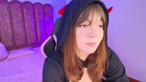 Snapshot of fluffy_bubble21 chatting on 11-30-25, 04:38 FLUFFY BUBBLE online show from 11-30-25, 04:38