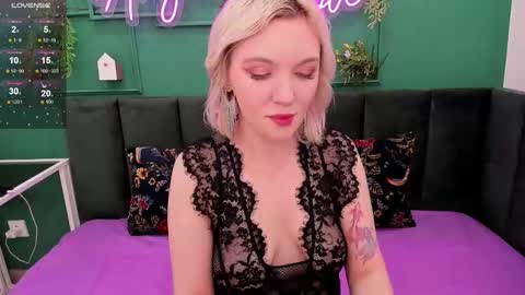 Snapshot of fluffy_monica chatting on 12-17-24, 01:18 Monica online show from 12-17-24, 01:18