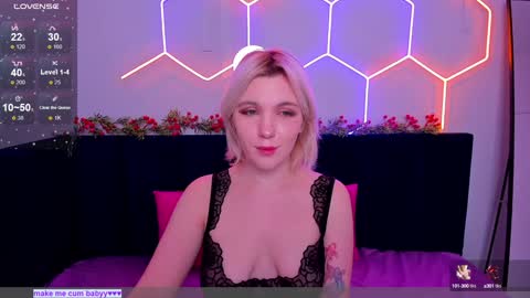 Snapshot of fluffy_monica chatting on 12-19-24, 01:39 Monica online show from 12-19-24, 01:39