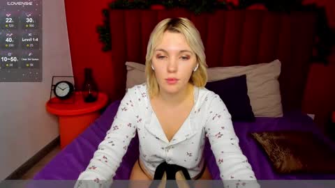 Snapshot of fluffy_monica chatting on 01-03-25, 01:36 Monica online show from 01-03-25, 01:36
